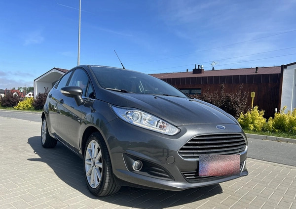 Ford Fiesta cena 30999 przebieg: 120000, rok produkcji 2017 z Rogoźno małe 137